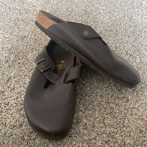 Birkenstock’s 🍄 leather slip ons